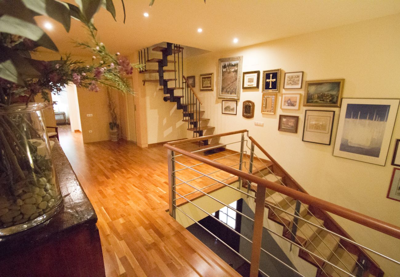 Villa à Sant Feliu de Codines - Vue imprenable et piscine chauffée pour 25 pax à 35min de BCN!