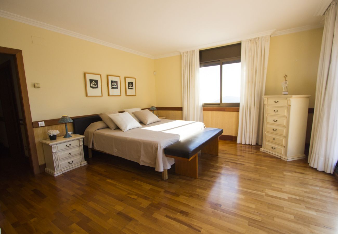 Villa à Sant Feliu de Codines - Vue imprenable et piscine chauffée pour 25 pax à 35min de BCN!
