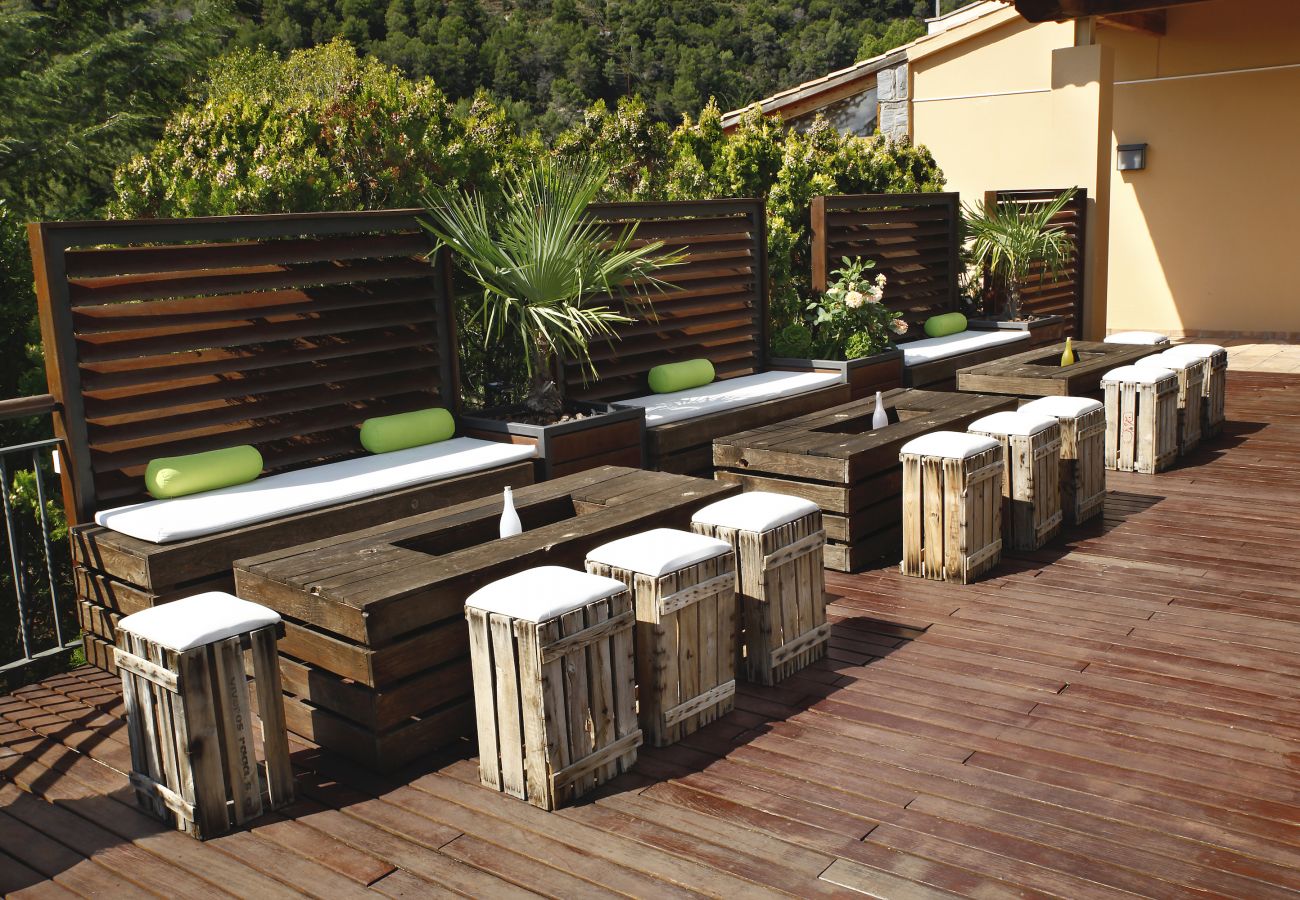 Villa à Sant Feliu de Codines - Vue imprenable et piscine chauffée pour 25 pax à 35min de BCN!