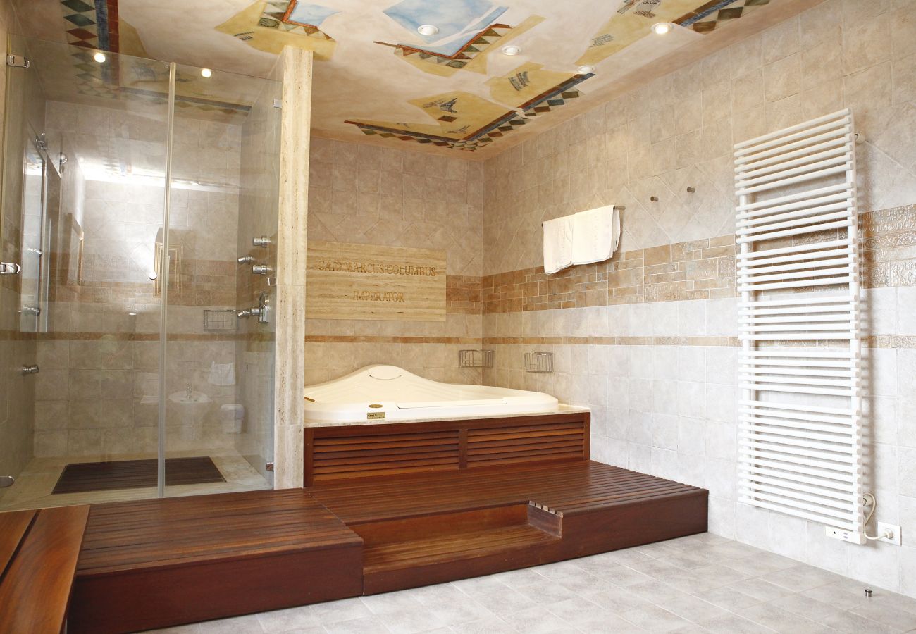 Villa à Sant Feliu de Codines - Vue imprenable et piscine chauffée pour 25 pax à 35min de BCN!