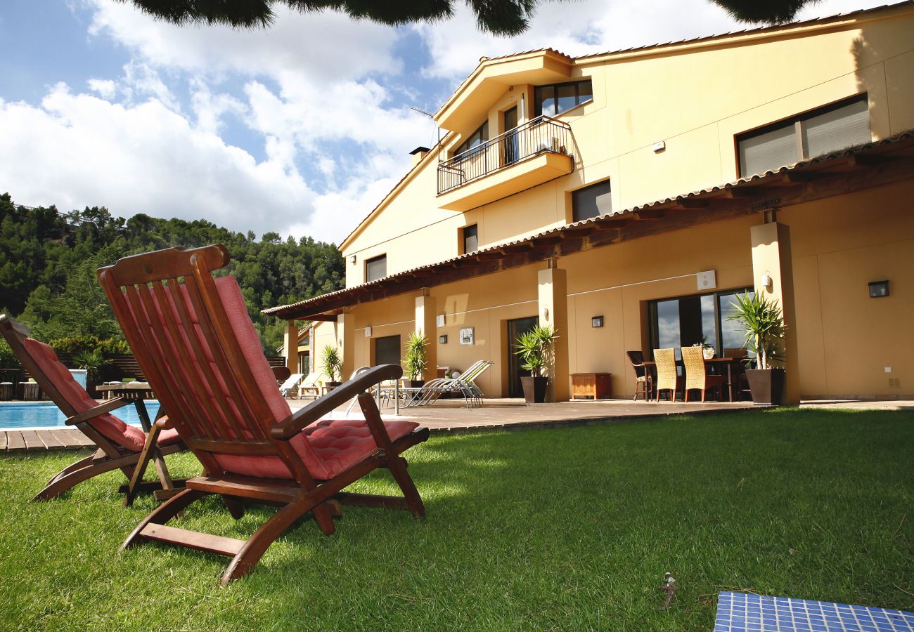 Villa à Sant Feliu de Codines - Vue imprenable et piscine chauffée pour 25 pax à 35min de BCN!