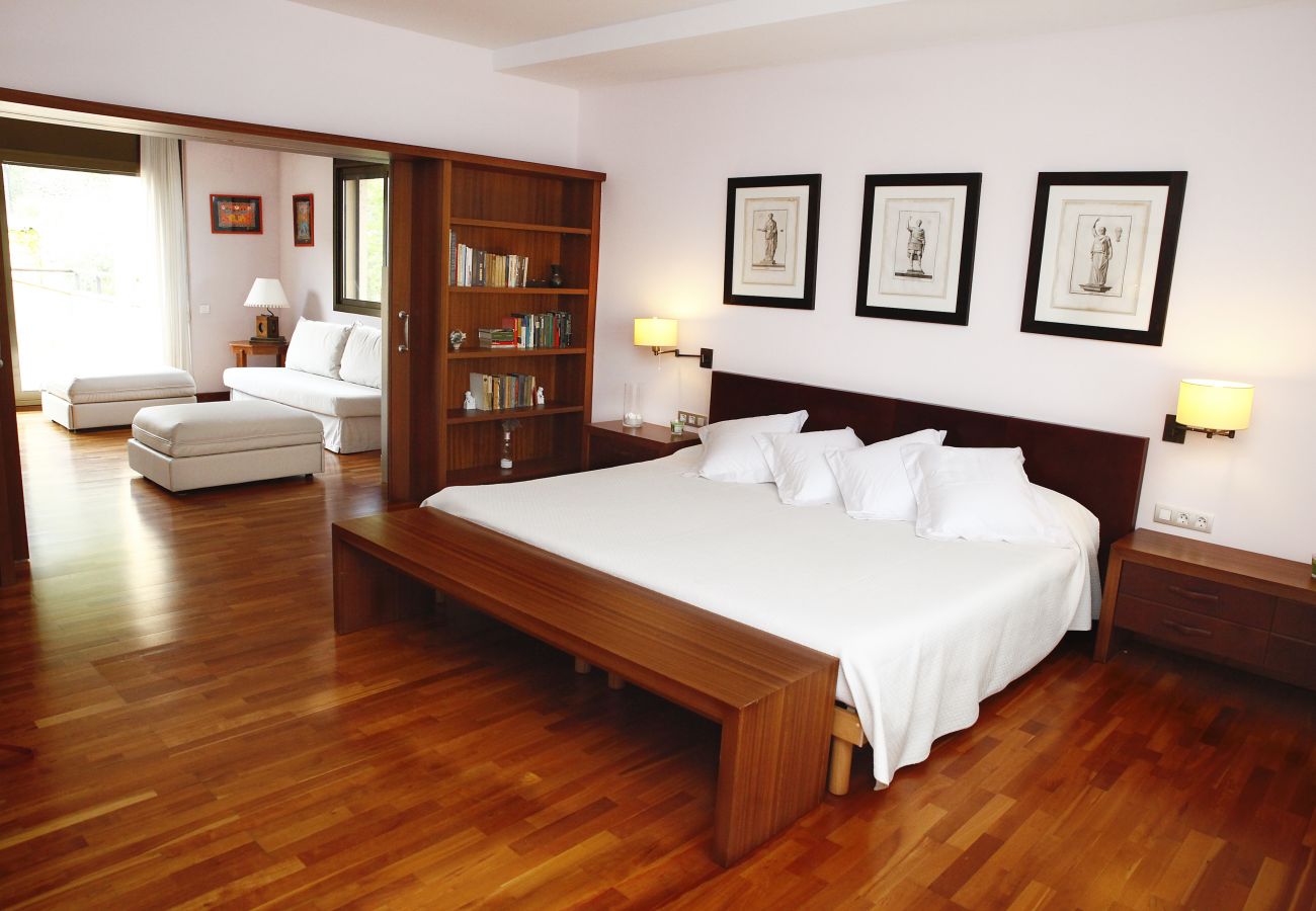 Villa à Sant Feliu de Codines - Vue imprenable et piscine chauffée pour 25 pax à 35min de BCN!