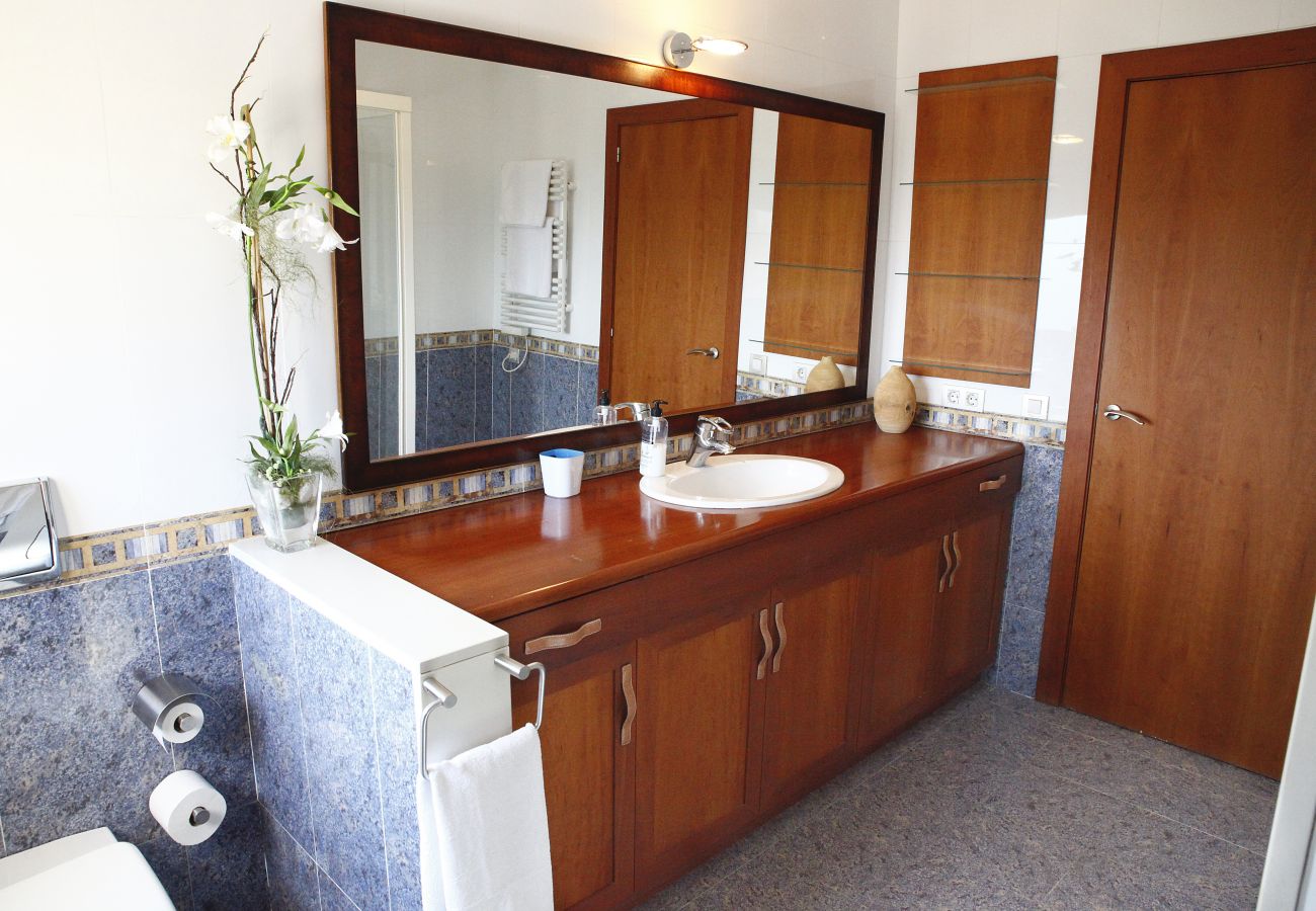 Villa à Sant Feliu de Codines - Vue imprenable et piscine chauffée pour 25 pax à 35min de BCN!