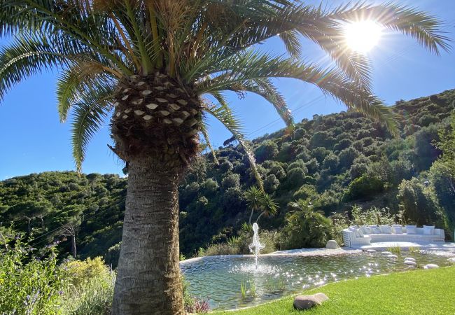 Villa à Badalona - Luxe avec vue à 15 min du centre de Barcelone! Villa à Badalona - Luxe avec vue à 15 min du centre de Barcelone!