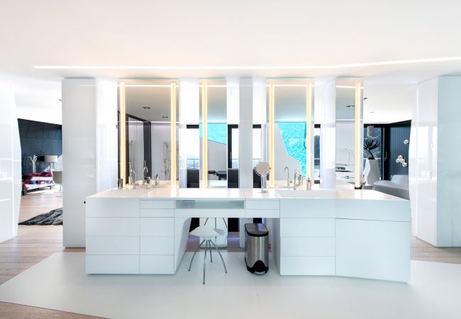 Villa à Badalona - Luxe avec vue à 15 min du centre de Barcelone! Villa à Badalona - Luxe avec vue à 15 min du centre de Barcelone!