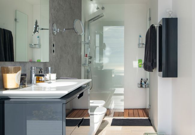 Villa à Badalona - Luxe avec vue à 15 min du centre de Barcelone! Villa à Badalona - Luxe avec vue à 15 min du centre de Barcelone!