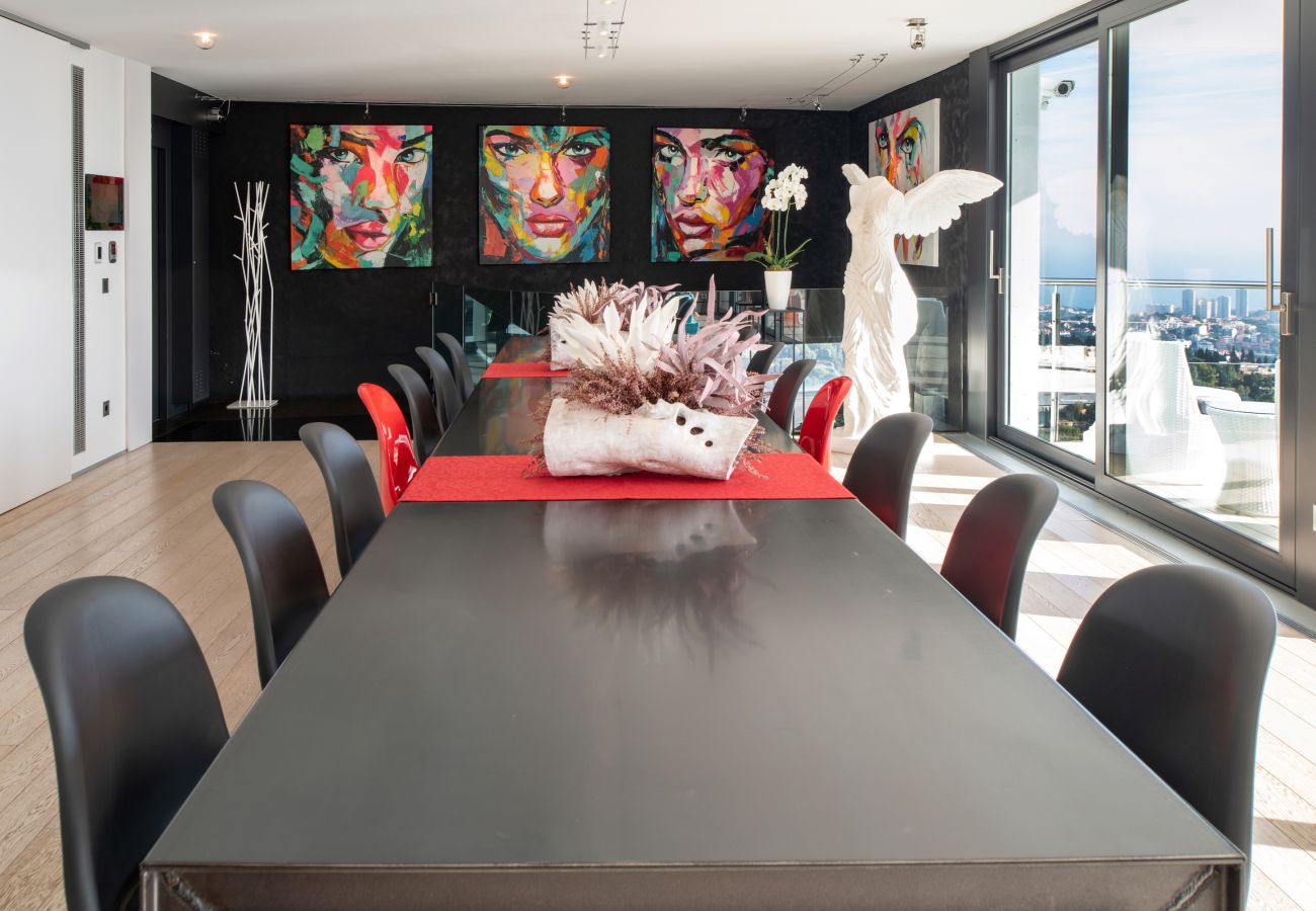 Villa à Badalona - Luxe avec vue à 15 min du centre de Barcelone!