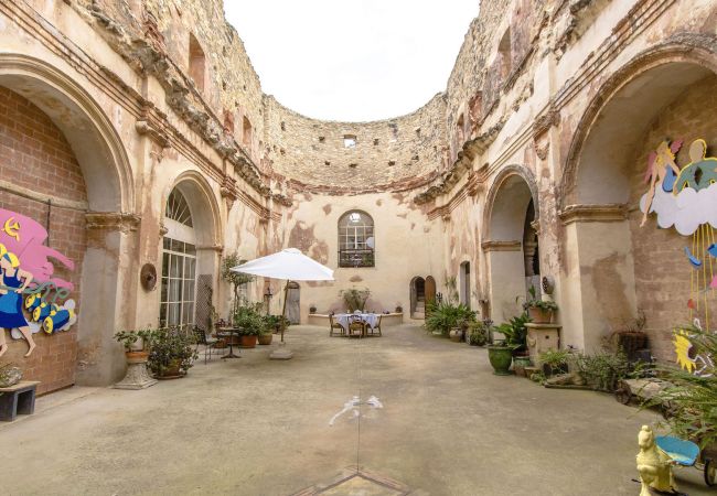 Villa à Vila-Rodona - Convent 18ème siècle converti à couper le souffle ! Villa à Vila-Rodona - Convent 18ème siècle converti à couper le souffle !