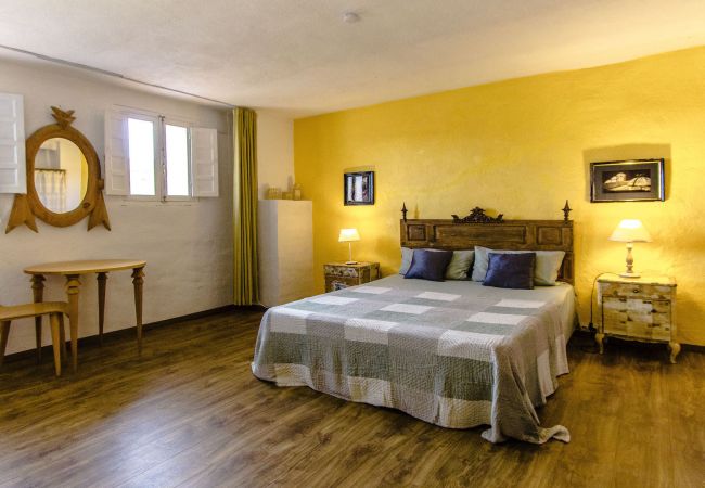 Villa à Vila-Rodona - Convent 18ème siècle converti à couper le souffle ! Villa à Vila-Rodona - Convent 18ème siècle converti à couper le souffle !