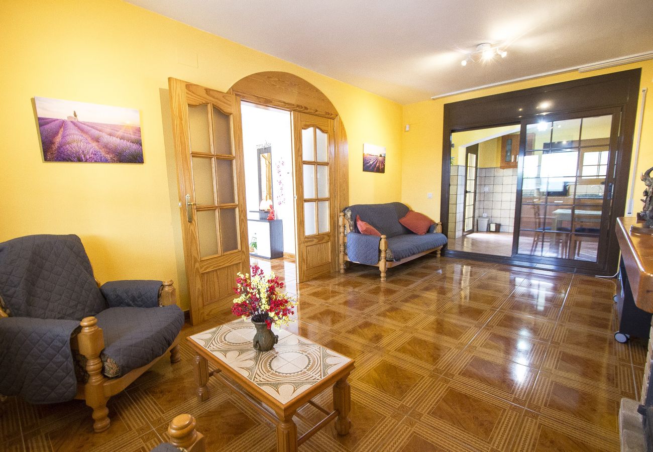 Villa à Sils - Piscine privée et accès facile à BCN et Costa Brava !
