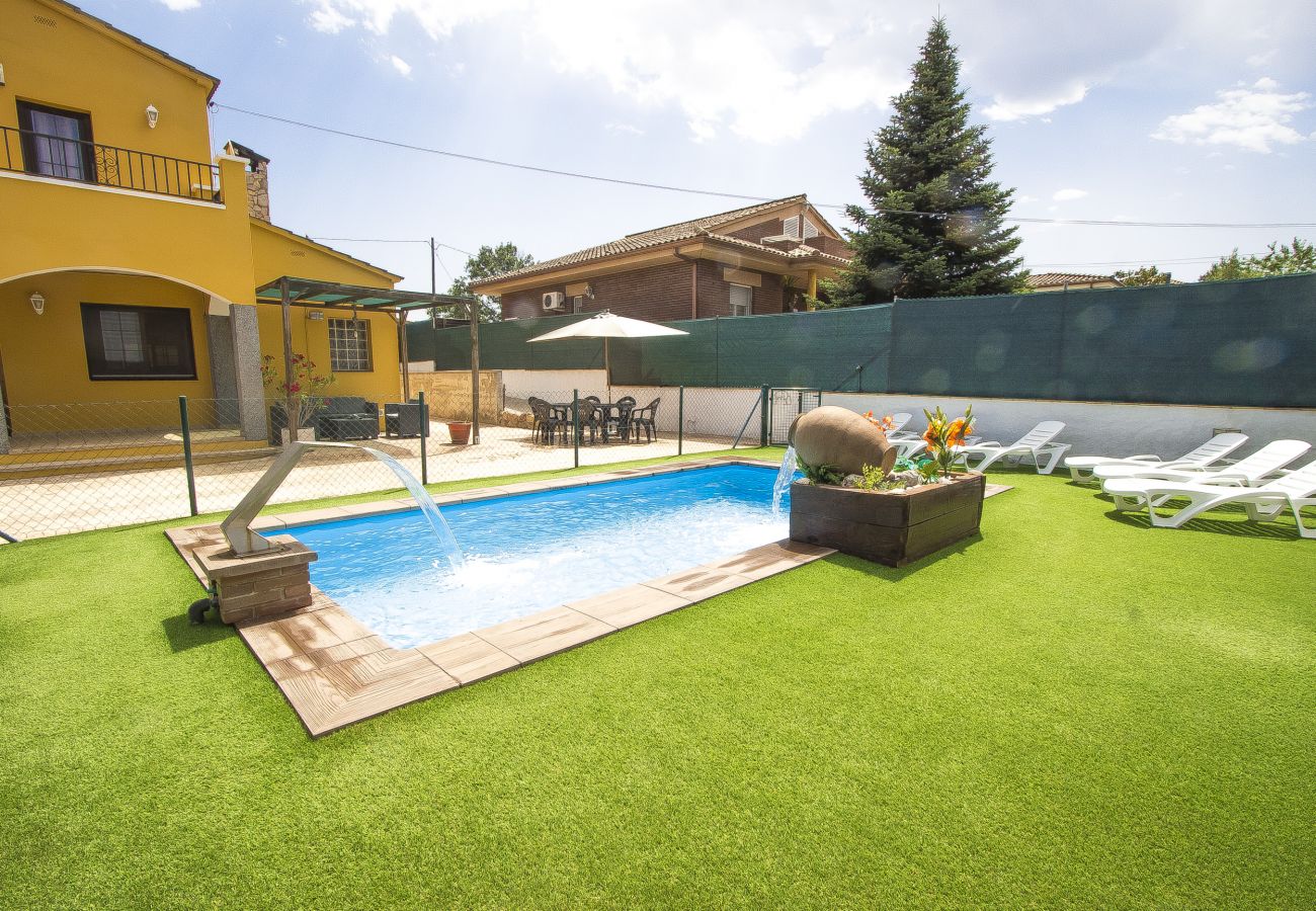 Villa à Sils - Piscine privée et accès facile à BCN et Costa Brava !