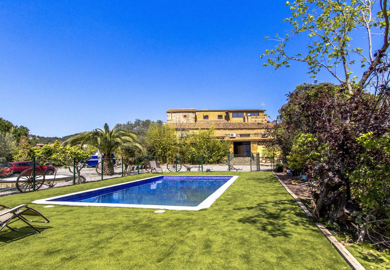 Villa à Bigues i Riells -  Votre propre hôtel privé à 30 min de BCN pour 25 convives !