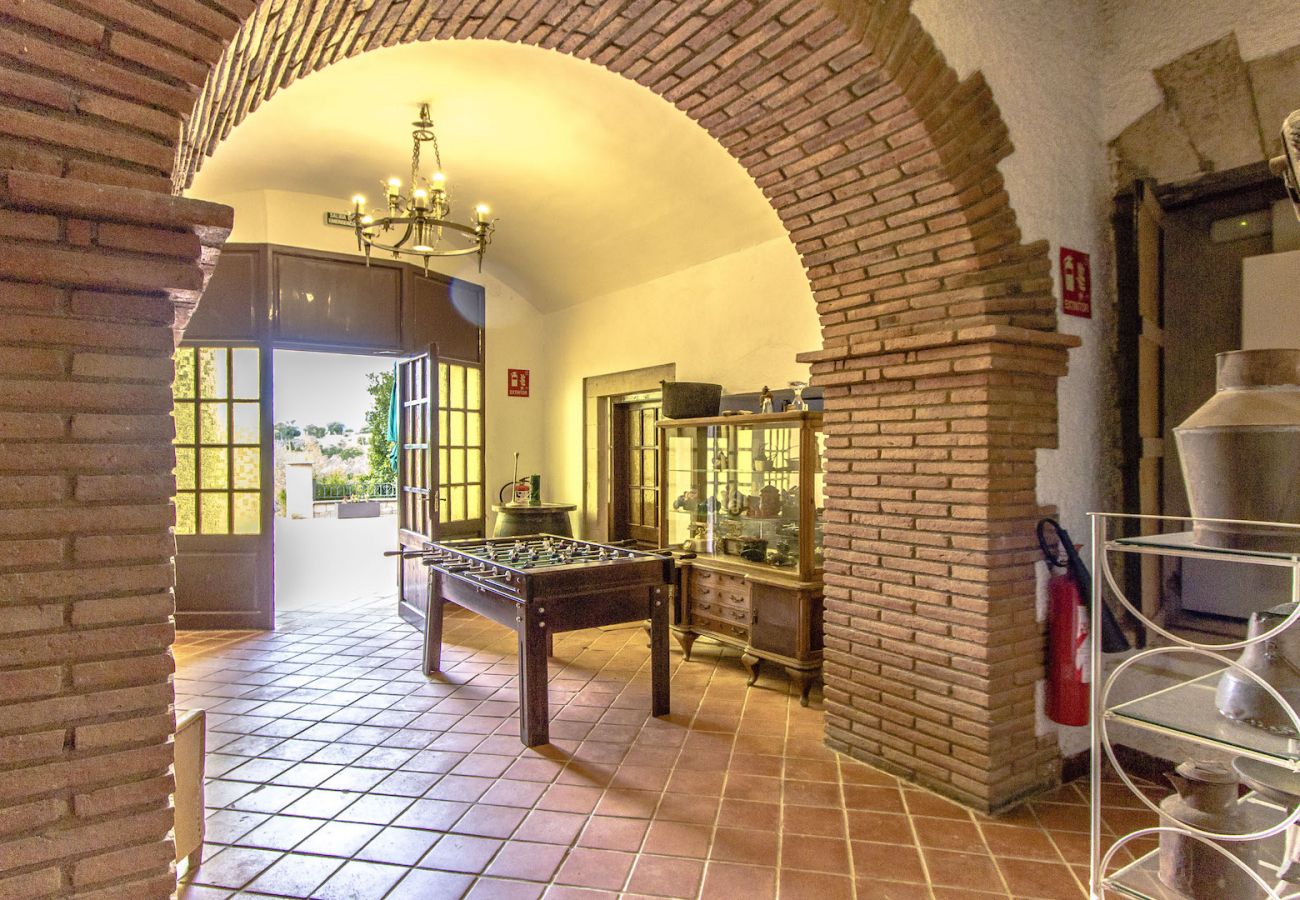 Villa à Bigues i Riells -  Votre propre hôtel privé à 30 min de BCN pour 25 convives !