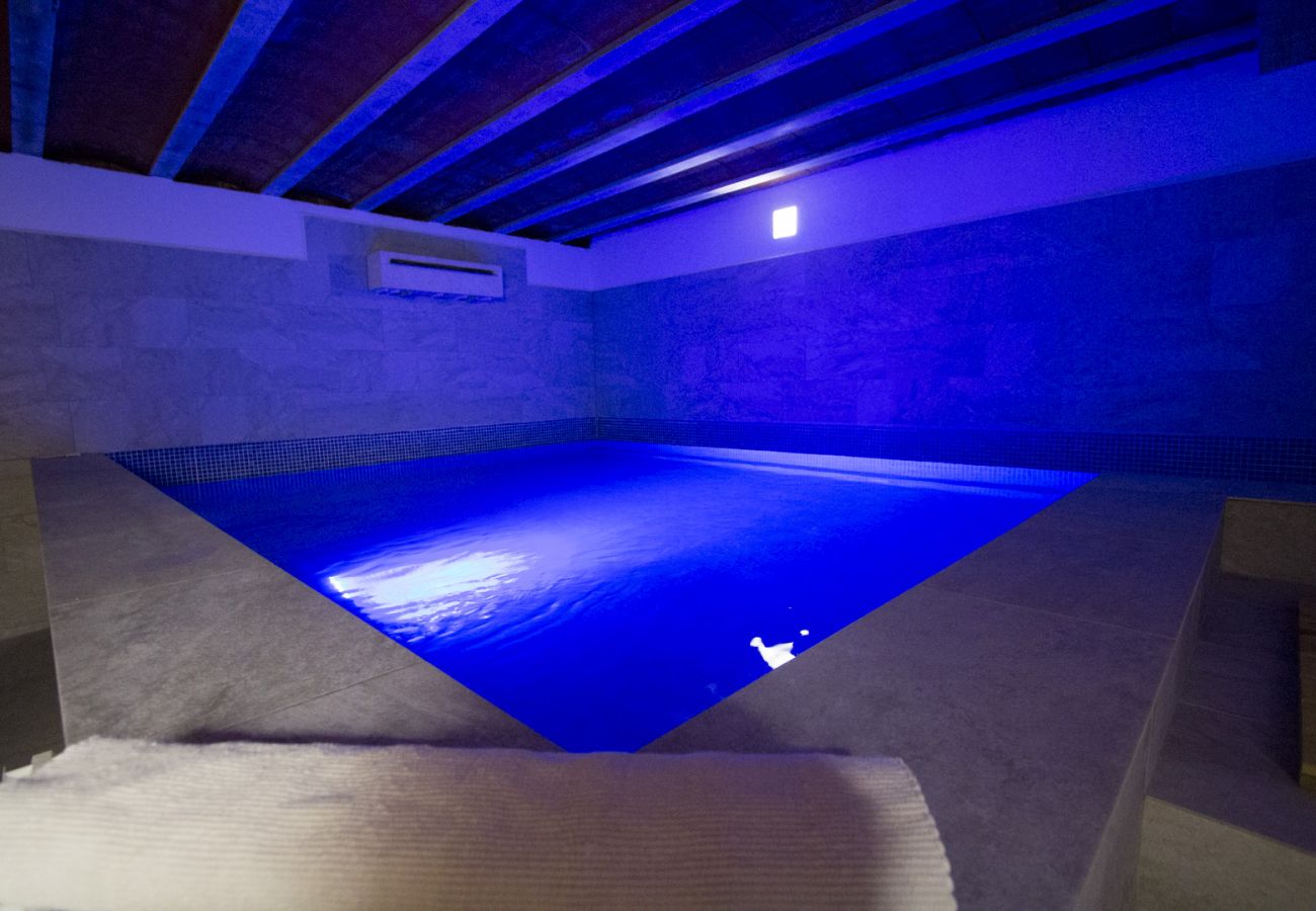 Villa à Sant Pau d’Ordal - Piscines intérieure/extérieure, sauna, salle sport 