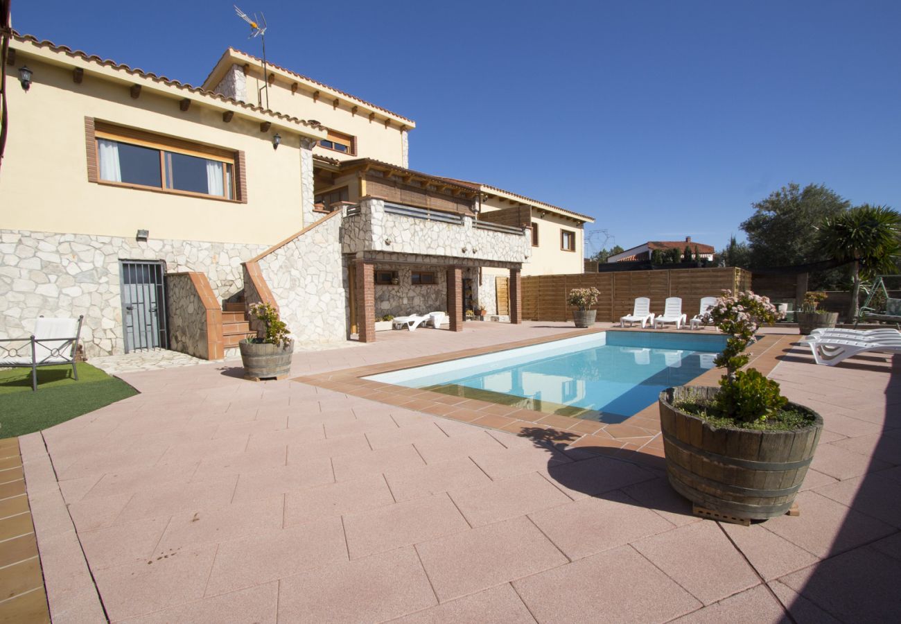 Villa à Sant Pau d’Ordal - Piscines intérieure/extérieure, sauna, salle sport 