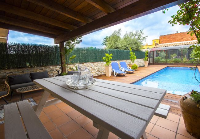 Villa à Bisbal d´Emporda - Piscine privée et à 100m du centre du village! 