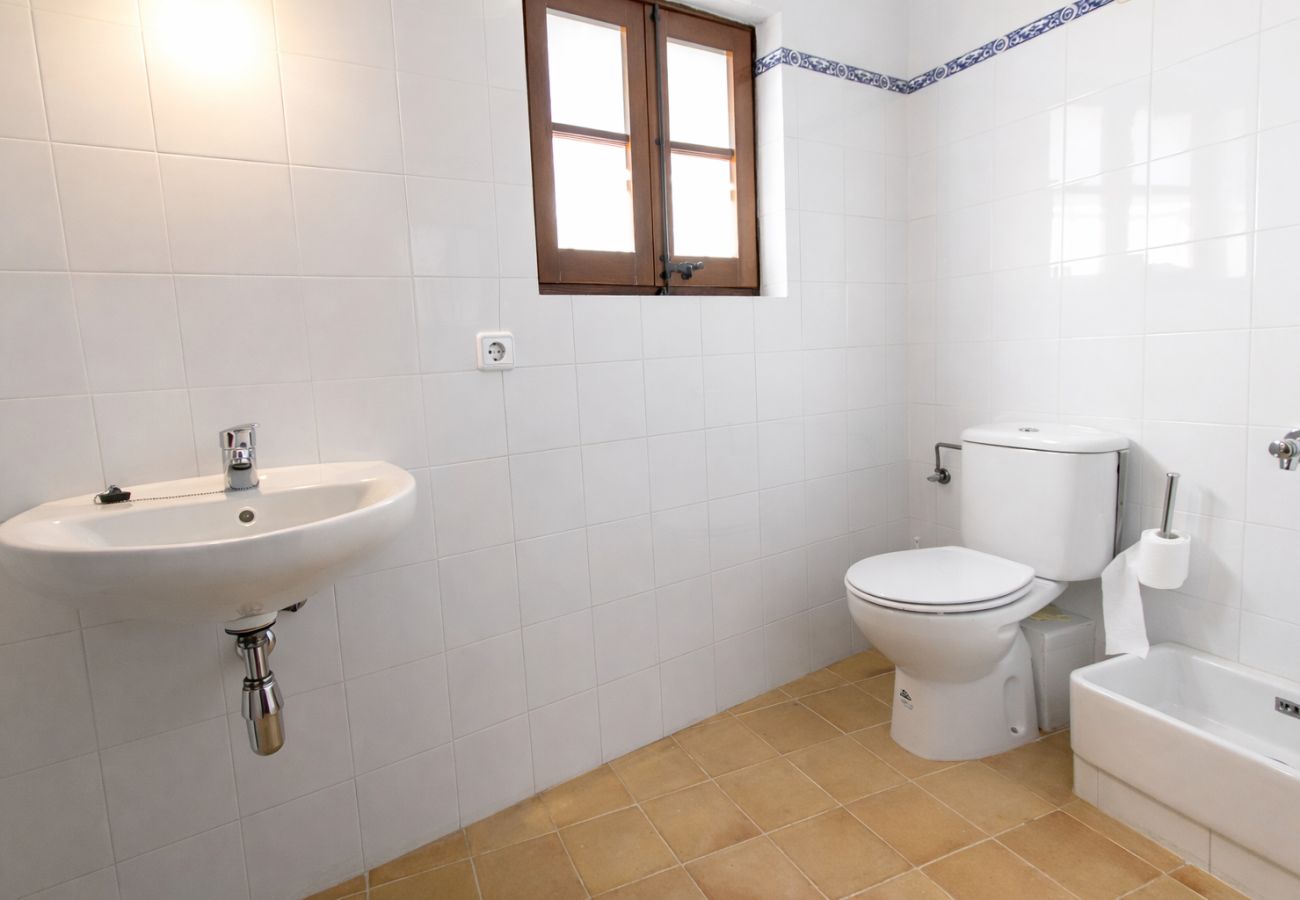 Villa à Santa Oliva - Élégance intemporelle près de BCN, plage a 14min