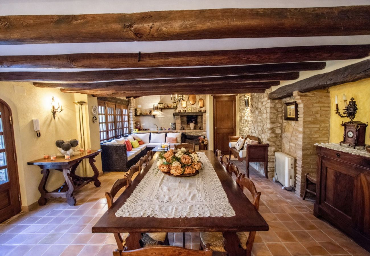 Villa à Santa Oliva - Élégance intemporelle près de BCN, plage a 14min