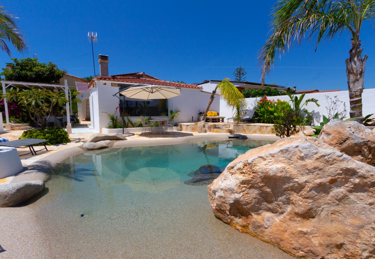 Villa à La Pobla de Montornés - Oasis tropicale Costa Dorada avec piscine privée