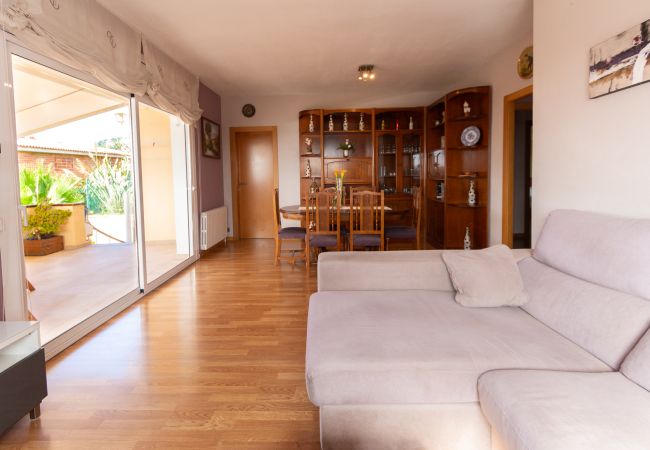 Villa à Pineda de Mar - Villa en bord de plage pour 8, pas besoin voiture Villa à Pineda de Mar - Villa en bord de plage pour 8, pas besoin voiture