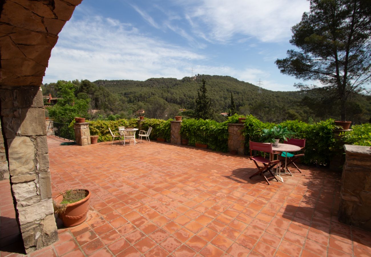 Villa à Cervelló - Escapade rurale avec piscine, à 26 km de BCN