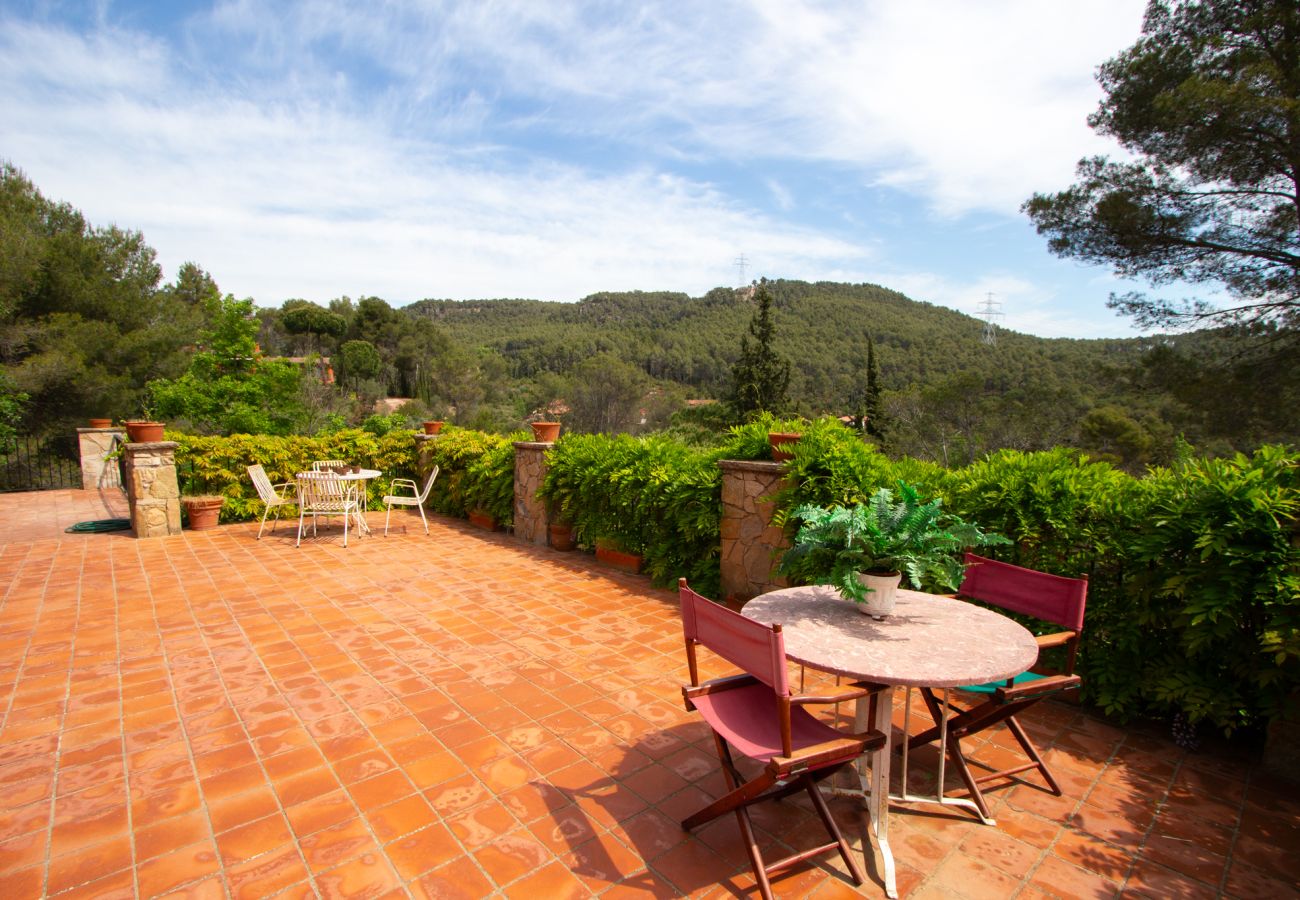 Villa à Cervelló - Escapade rurale avec piscine, à 26 km de BCN