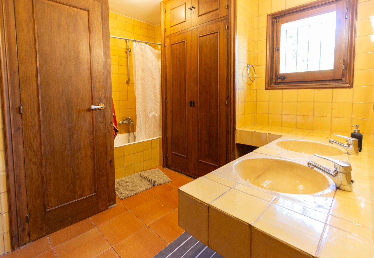 Villa à Cervelló - Escapade rurale avec piscine, à 26 km de BCN