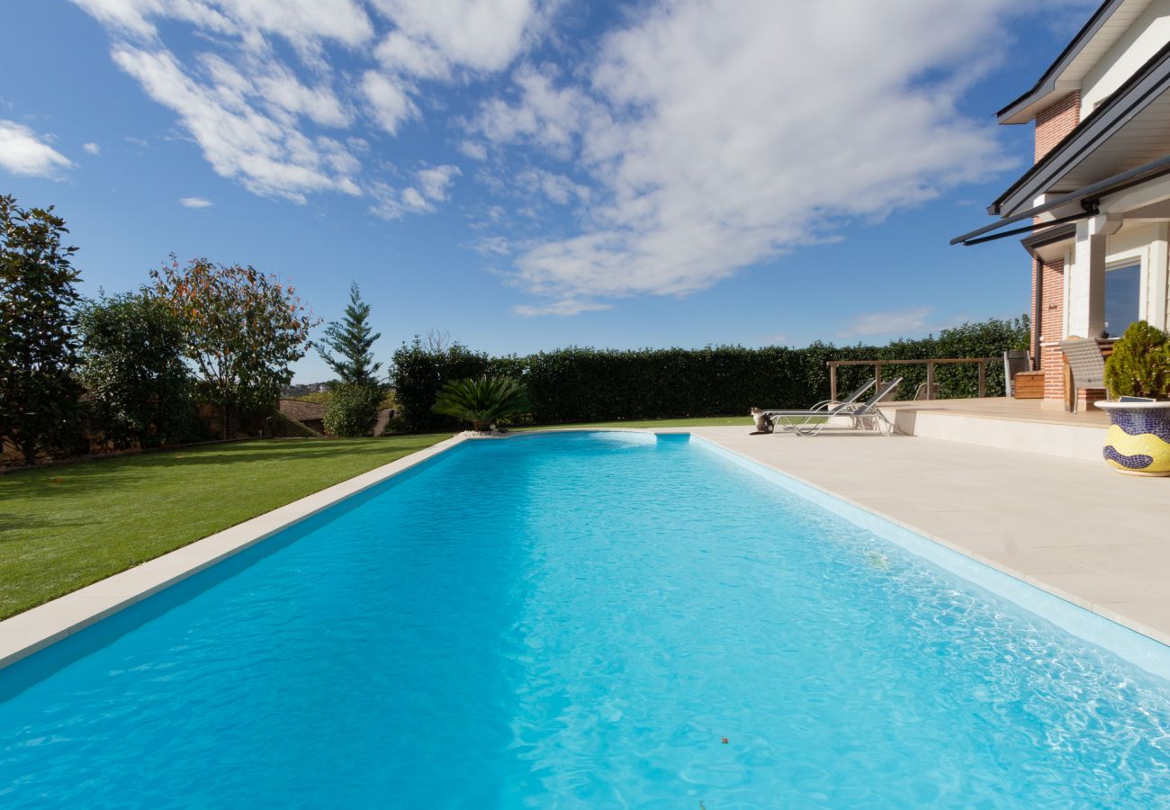 Villa à Llinars del Vallès - Villa piscine près de Barcelone • Commerces à pied