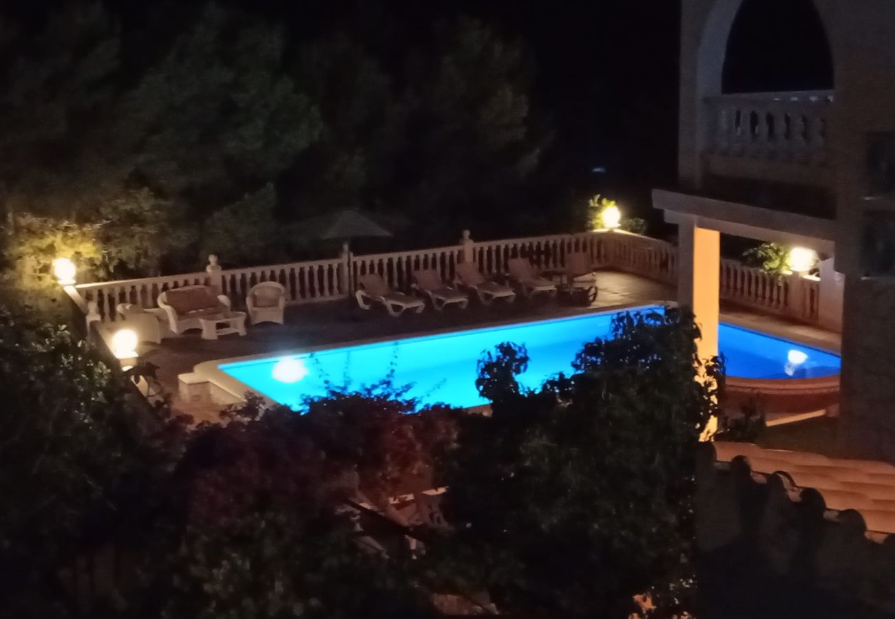 Villa à La Bisbal del Penedés - Vaste refuge de montagne avec piscine privée