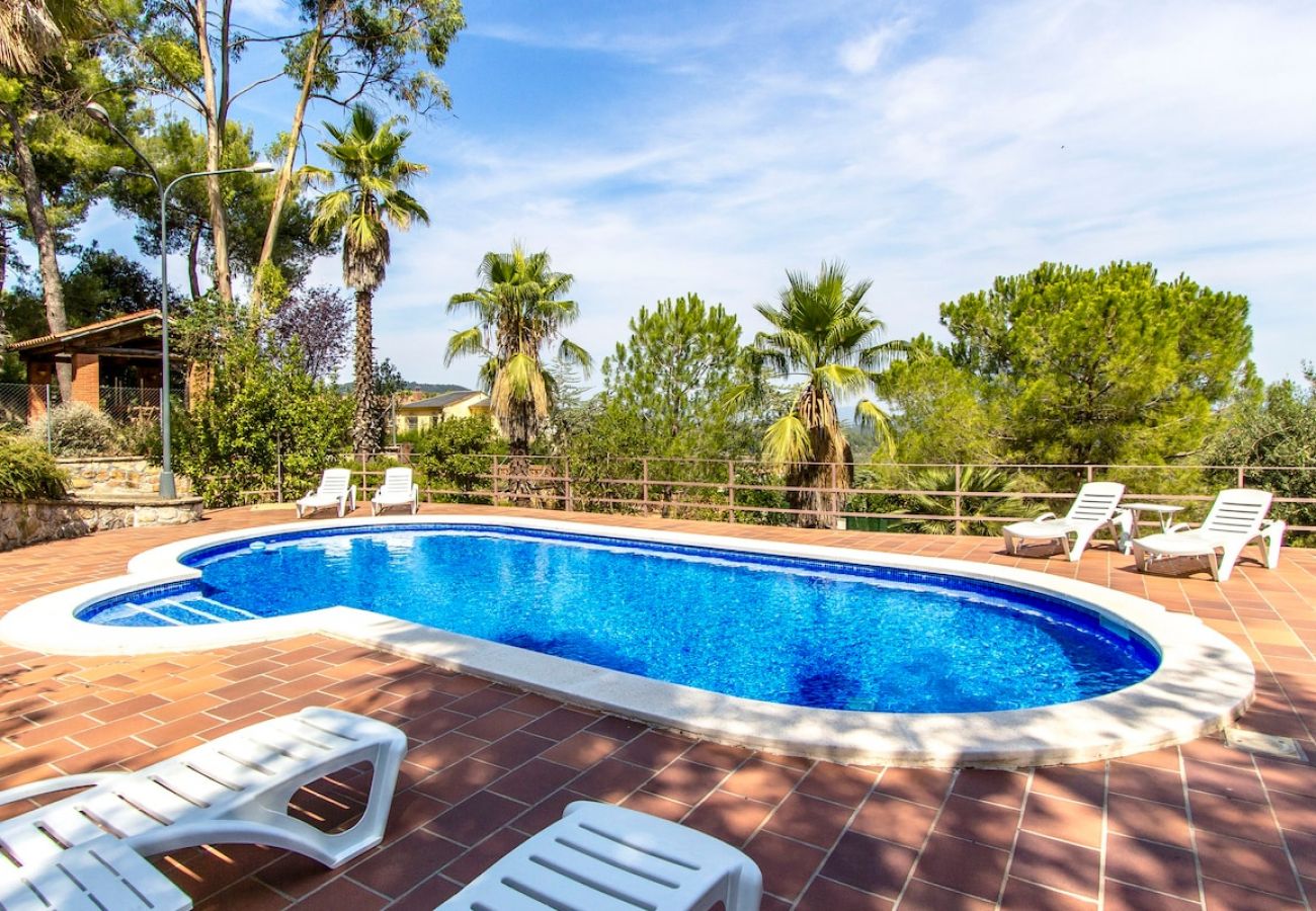 Villa in Corbera de llobregat - Elegant Mountain Villa just 30km to Barcelona