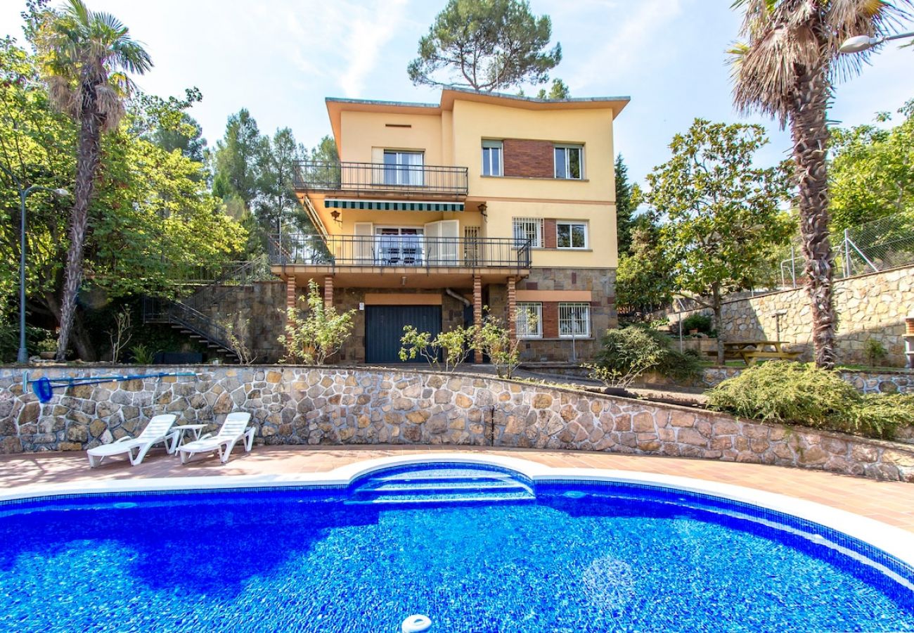 Villa in Corbera de llobregat - Elegant Mountain Villa just 30km to Barcelona