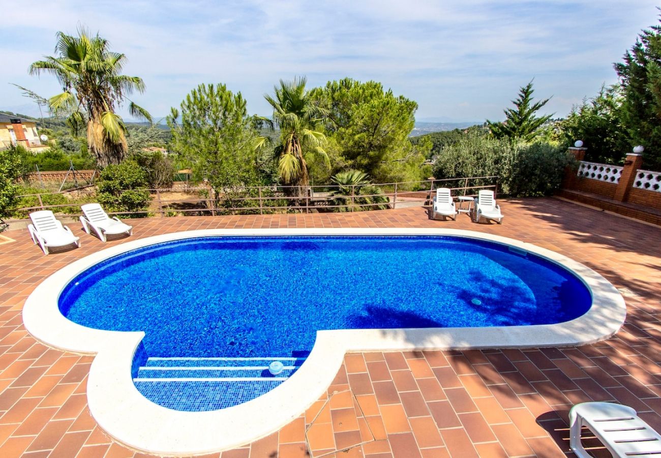 Villa in Corbera de llobregat - Elegant Mountain Villa just 30km to Barcelona