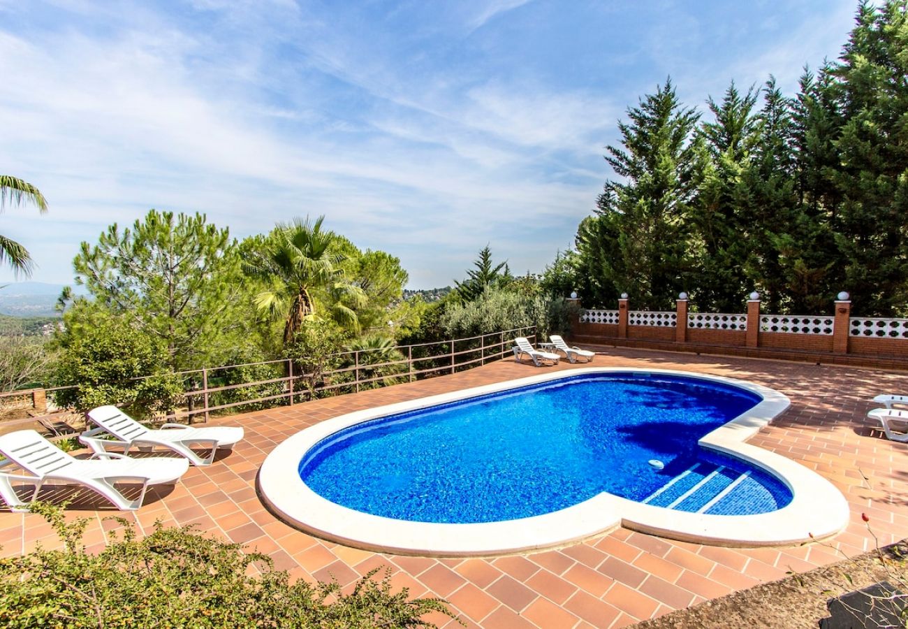 Villa in Corbera de llobregat - Elegant Mountain Villa just 30km to Barcelona