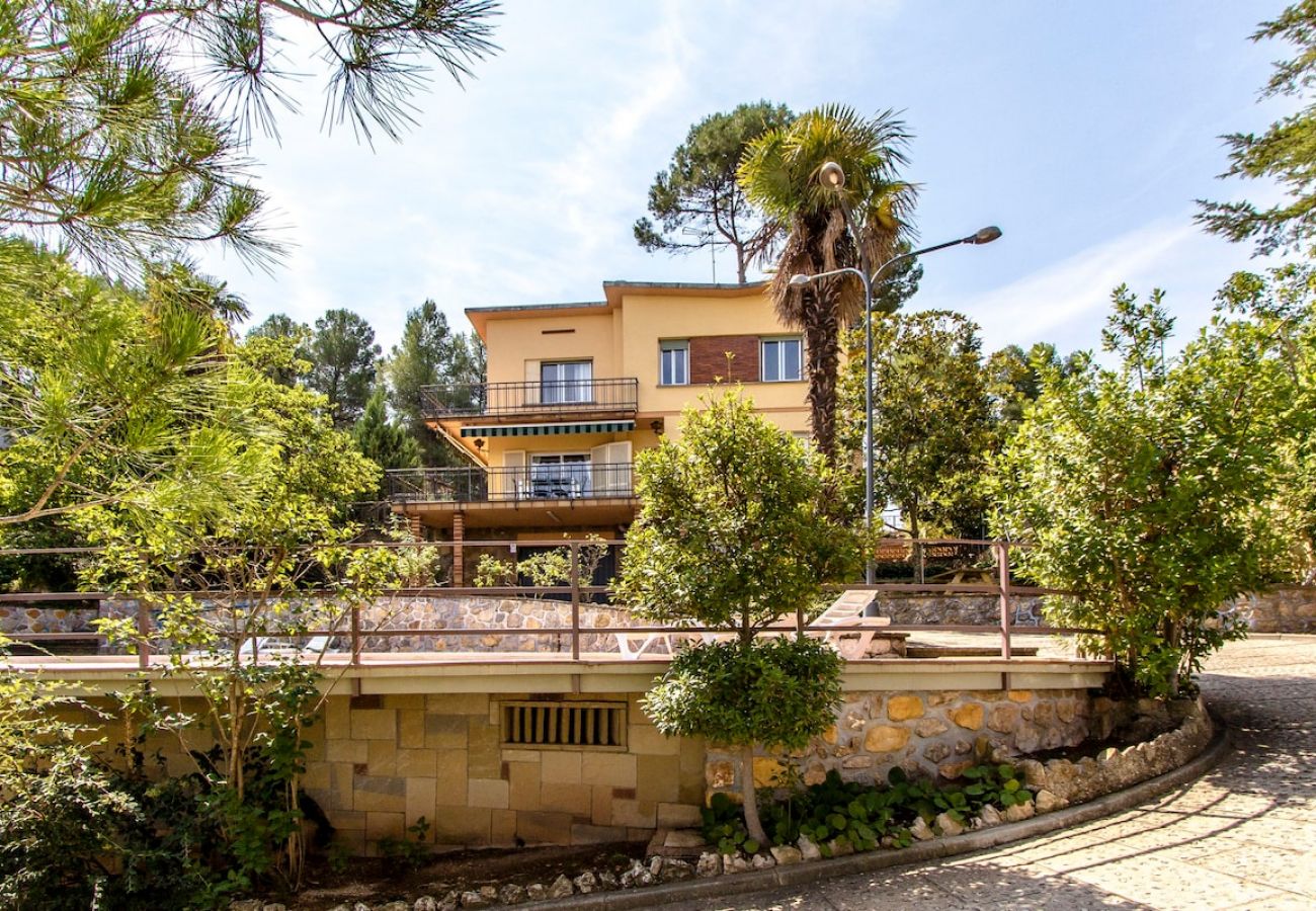 Villa in Corbera de llobregat - Elegant Mountain Villa just 30km to Barcelona