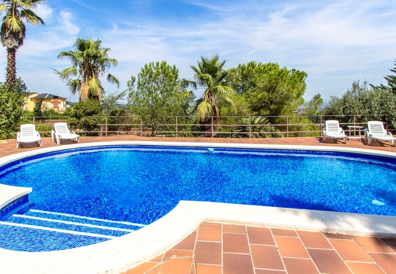 Villa in Corbera de llobregat - Elegant Mountain Villa just 30km to Barcelona