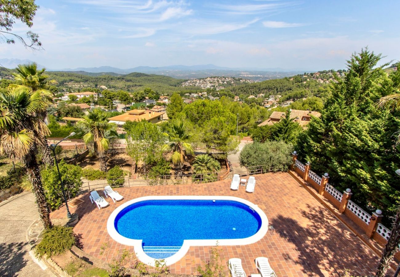 Villa in Corbera de llobregat - Elegant Mountain Villa just 30km to Barcelona