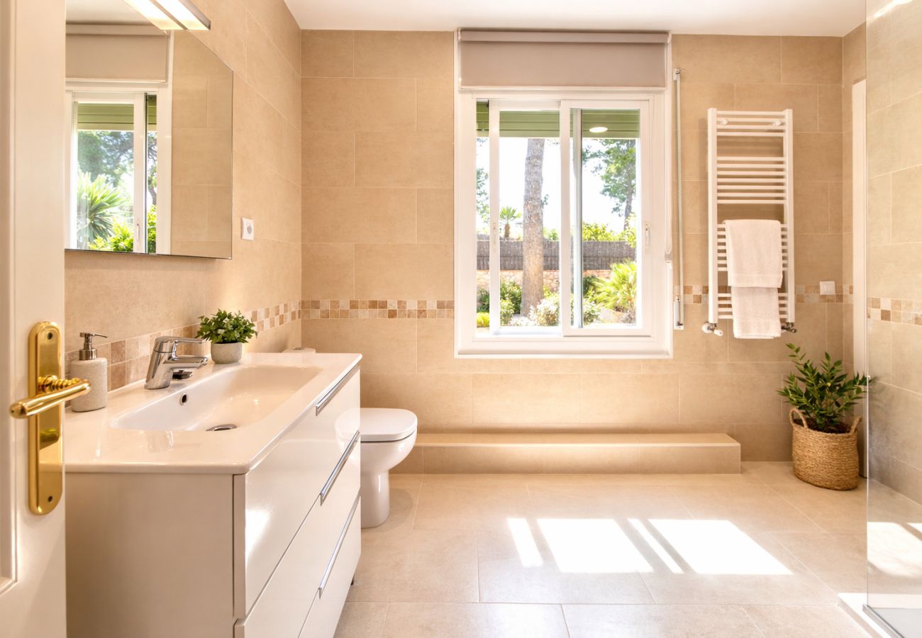 Villa in Corbera de llobregat - Elegant Mountain Villa just 30km to Barcelona