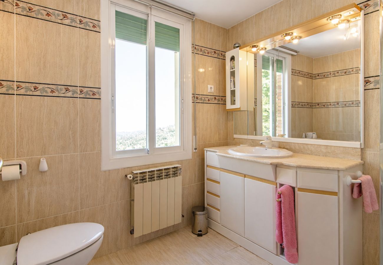 Villa in Corbera de llobregat - Elegant Mountain Villa just 30km to Barcelona