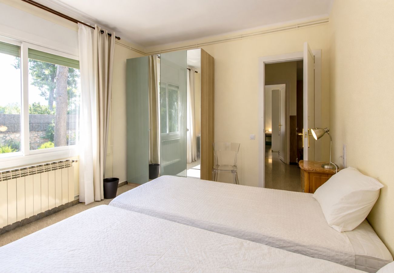 Villa in Corbera de llobregat - Elegant Mountain Villa just 30km to Barcelona