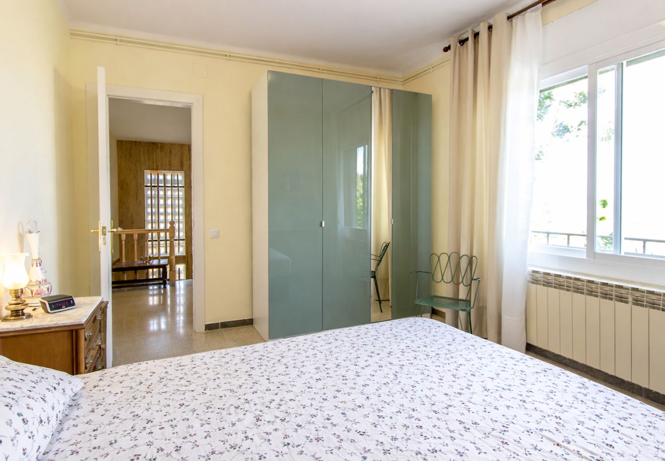 Villa in Corbera de llobregat - Elegant Mountain Villa just 30km to Barcelona