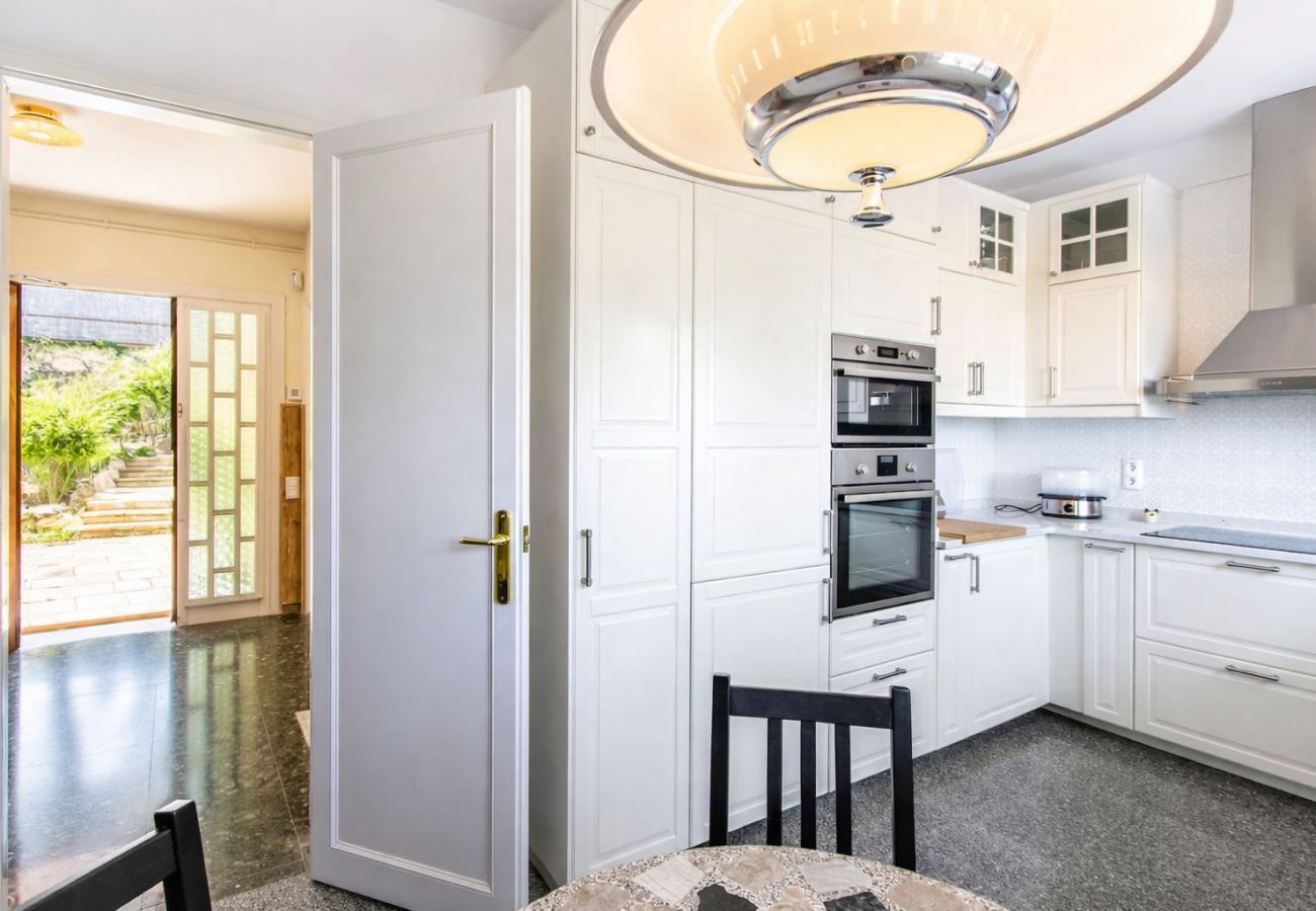 Villa in Corbera de llobregat - Elegant Mountain Villa just 30km to Barcelona