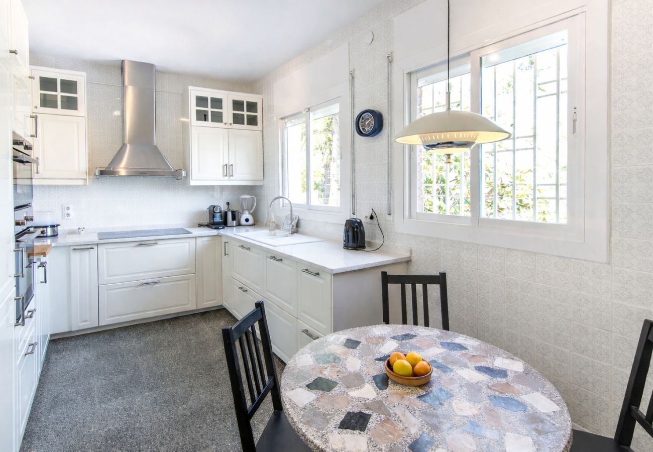 Villa in Corbera de llobregat - Elegant Mountain Villa just 30km to Barcelona