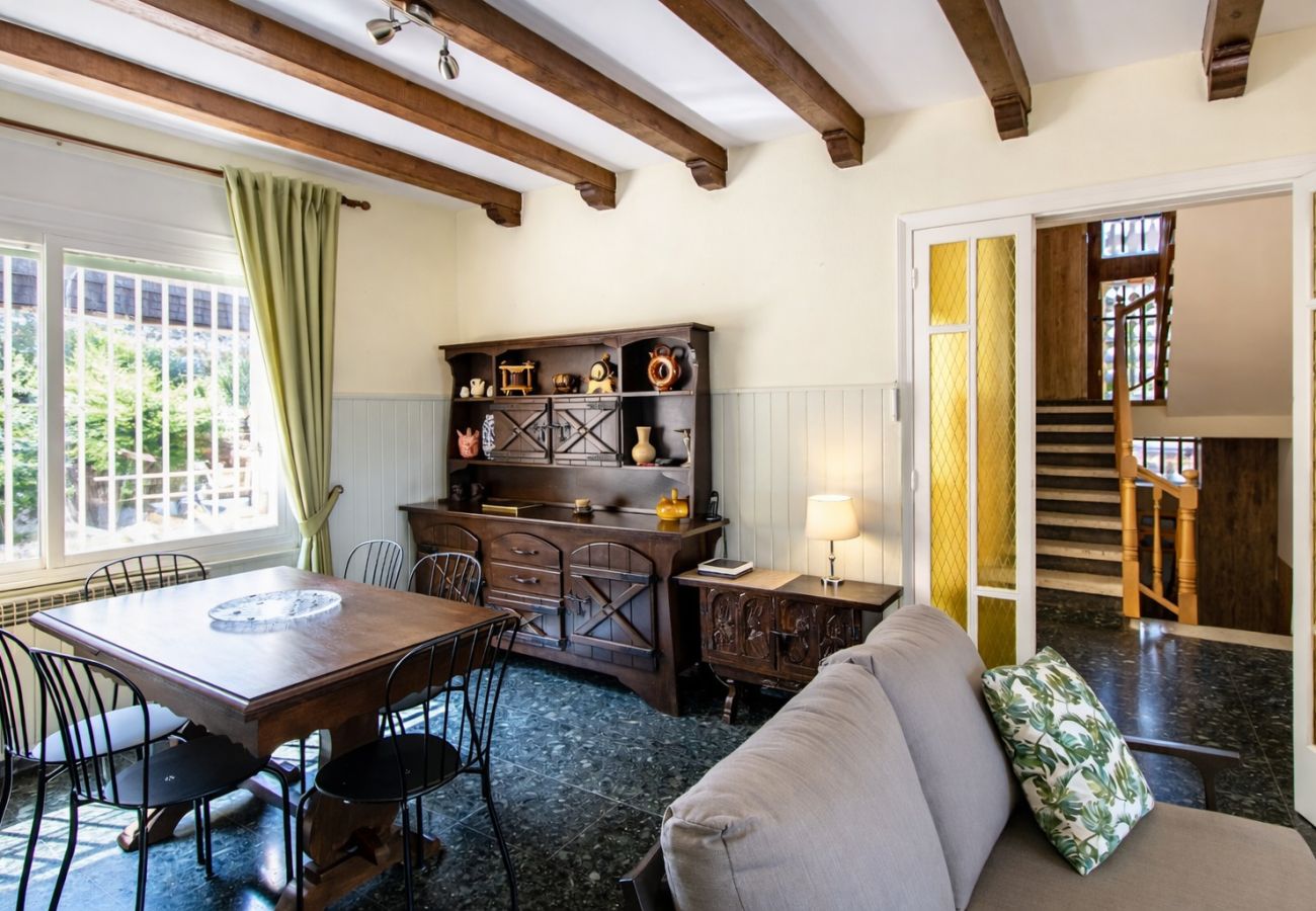 Villa in Corbera de llobregat - Elegant Mountain Villa just 30km to Barcelona