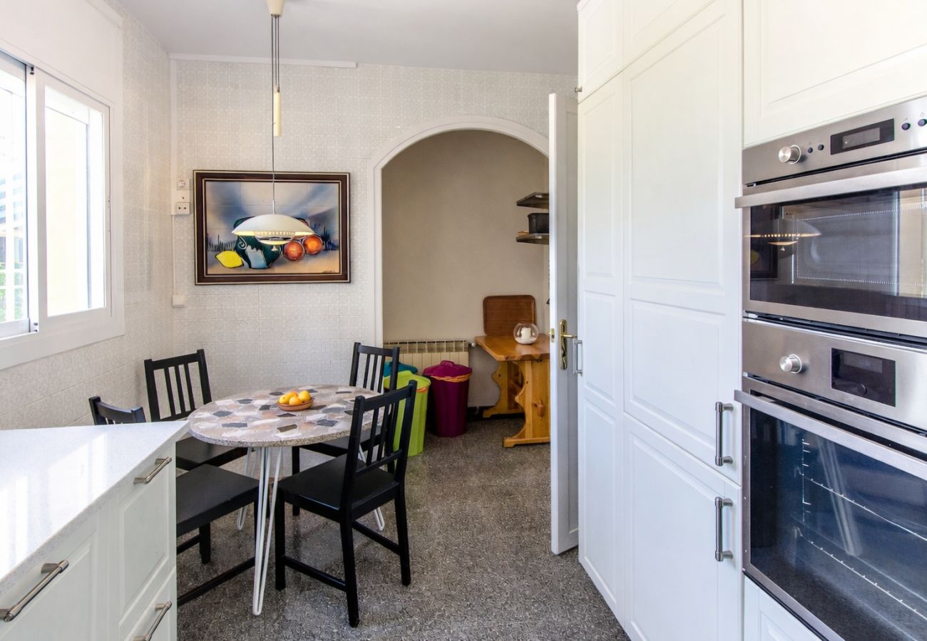 Villa in Corbera de llobregat - Elegant Mountain Villa just 30km to Barcelona