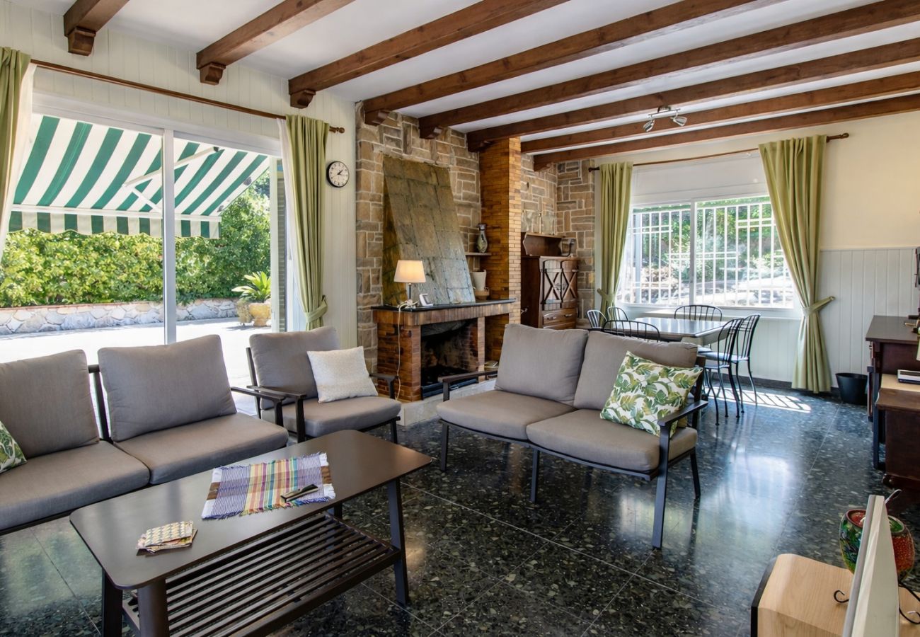 Villa in Corbera de llobregat - Elegant Mountain Villa just 30km to Barcelona