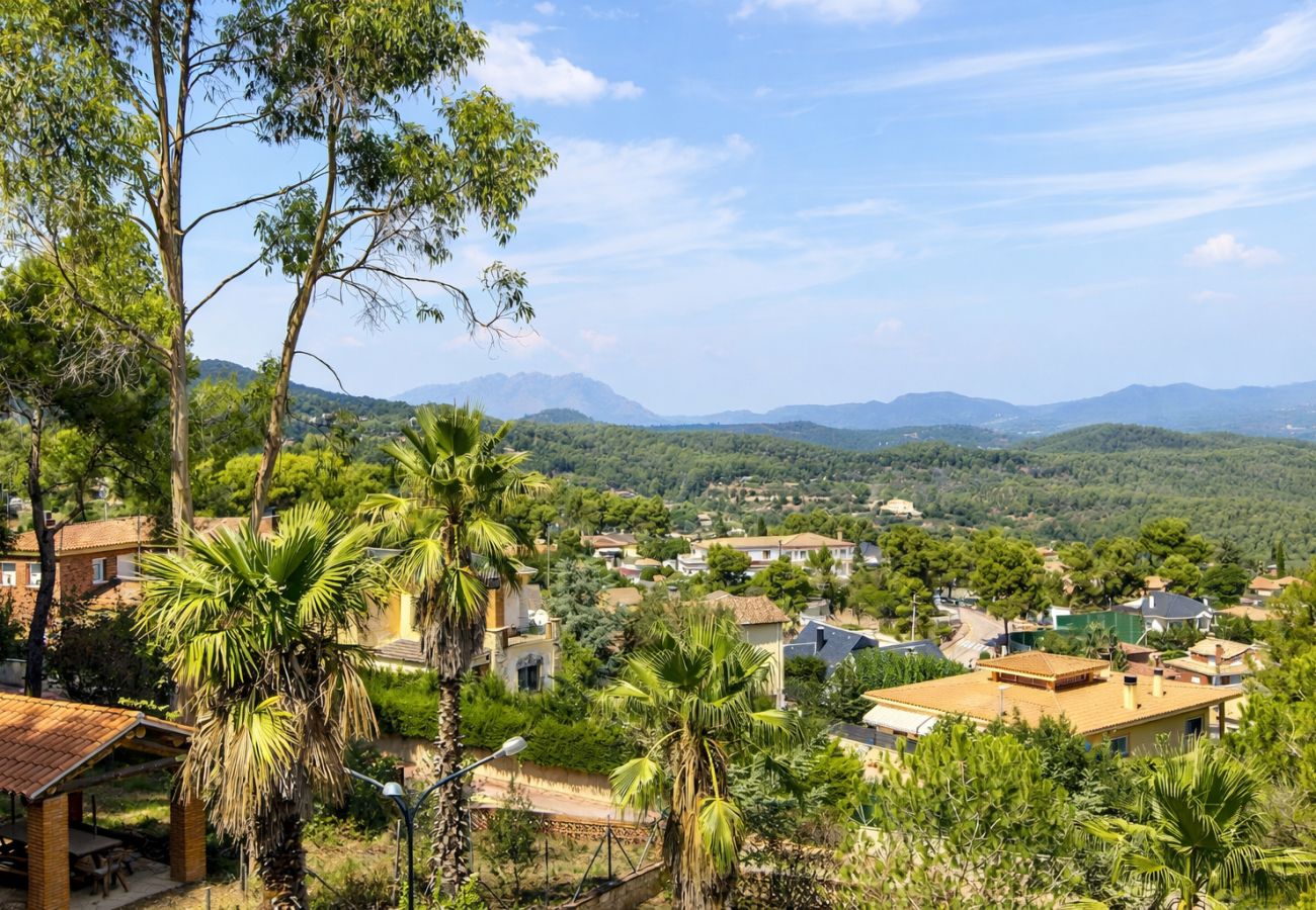 Villa in Corbera de llobregat - Elegant Mountain Villa just 30km to Barcelona