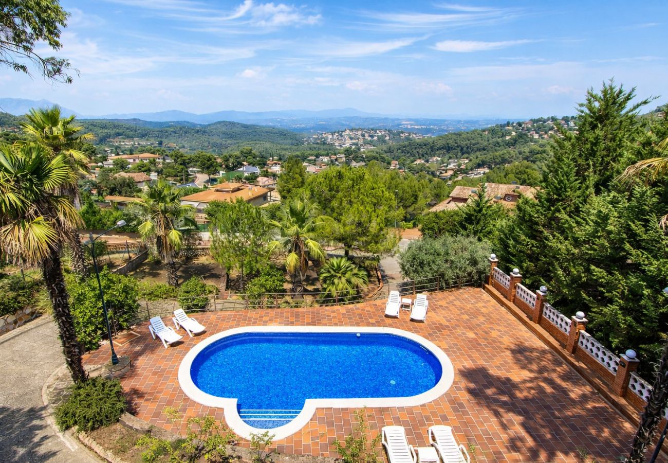 Villa in Corbera de llobregat - Elegant Mountain Villa just 30km to Barcelona