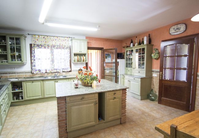 Villa in La Selva del Camp - Incredible secluded villa, just 18 km from Beach! Villa in La Selva del Camp - Incredible secluded villa, just 18 km from Beach!