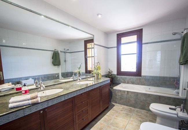 Villa in La Selva del Camp - Incredible secluded villa, just 18 km from Beach! Villa in La Selva del Camp - Incredible secluded villa, just 18 km from Beach!
