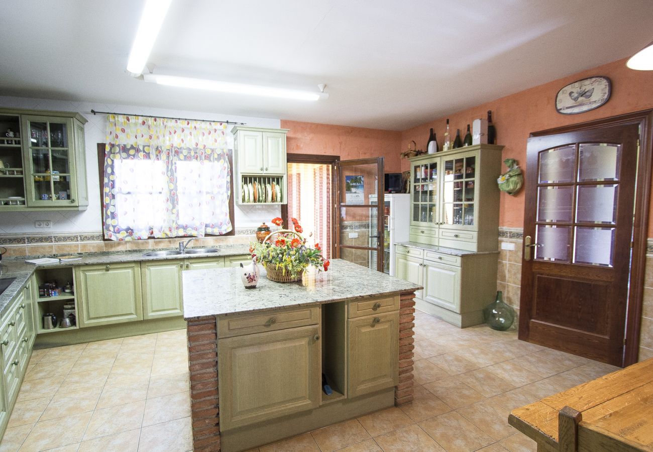 Villa in La Selva del Camp - Incredible secluded villa, just 18 km from Beach!